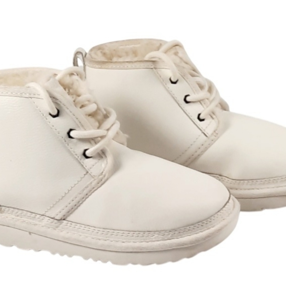UGG Kids' Neumel II Leather Boots. / white/ Size 2Y EUC - Picture 4 of 5